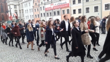 2018.11.09 Maturzyści tańczą poloneza