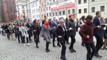 2018.11.09 Maturzyści tańczą poloneza
