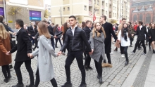 2018.11.09 Maturzyści tańczą poloneza