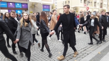 2018.11.09 Maturzyści tańczą poloneza