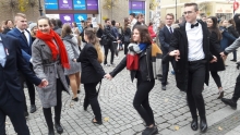 2018.11.09 Maturzyści tańczą poloneza
