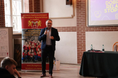  „Miesiąc dobrych relacji”.
